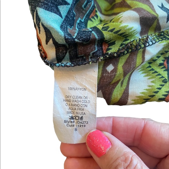 J & M Clothing Co Native American  Style Geometric Fringed Short Sleeve Tunic - Picture 12 of 12